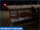 Ночью снегоуборочная техника ездила по занесенным дорогам с поднятой лопатой в Ставрополе, - очевидец