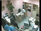 Пронырливый сотрудник офиса тайком воровал деньги у коллег на Ставрополье