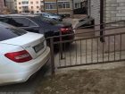 Водитель "Мерседеса" имел право припарковать машину на сфотографированном месте в Ставрополе
