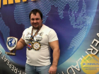 Ставропольский пауэрлифтер Александр Зайев выжал 825 килограммов, взяв титул чемпиона