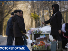 Останавливали машины и сметали цветы с прилавков для прекрасных дам ставропольские мужчины