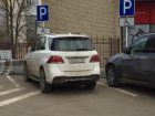 Паркуюсь как хочу: владельцы "BMW" и "Mercedes" снова ущемили права инвалидов в центре Ставрополя