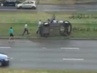 Серьезную аварию с перевернувшейся иномаркой на Кулакова сняли на видео в Ставрополе