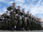 Военнослужащие проходят обязательное тестирование на коронавирус к Параду Победы