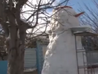 Снеговик размером с одноэтажный дом появился на улице Ставрополя