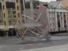 Появилось видео унесенного ветром с площади шара в Ставрополе