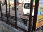 "Быдло с каникул вернулось": вандалы разбили новую стеклянную остановку в Ставрополе