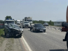 Жуткая авария легковушки с фурой произошла под Минводами 1 августа: есть пострадавшие