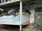 В Пятигорске владелец квартиры устроил из своего балкона склад металлолома 