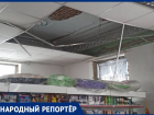 «Может упасть людям на голову»: обрушился потолок в почтовом отделении на Ставрополье
