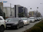 Из-за сильного снегопада утренние пробки в Ставрополе достигли 10 баллов