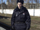 Полицейский из Пятигорска спас упавшего на рельсы перед поездом пенсионера