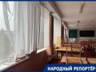 «Вода капает на головы детям»: текущая крыша сорвала учебный процесс в одной из школ Пятигорска