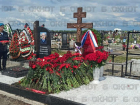 Море алых роз и горе в глазах: Ставрополье простилось с погибшим при взрыве гранаты бойцом СВО Зауром Гурциевым