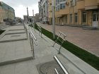 Новые перила на Александровской площади погнули вандалы в Ставрополе 