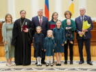 Родители шестерых детей из Ставрополья получили президентскую медаль 