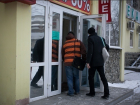 Четверо парней ограбили продуктовый магазин
