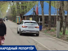 Очередного автохама встретили пешеходы в ставропольском парке Победы