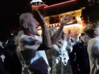 Мужчина без стеснения «зажег» под скрипку на концерте и попал на видео в Кисловодске 
