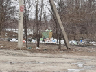 Улица Коломийцева на окраине Ставрополя погрязла в мусорных отходах