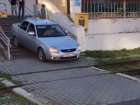 Наглый водитель «Приоры» спустился на автомобиле по лестнице и попал на видео на Ставрополье