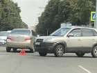 Авария «легковушки» и внедорожника на перекрестке парализовала две полосы на юго-западе Ставрополя