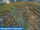 «Мы вынуждены засыпать ямы мусором, чтобы хоть как-то передвигаться по улицам», - жительница села на Ставрополье