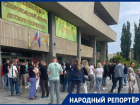  «Люди ночевали возле здания»: жители Ставрополя пожаловались на огромные очереди при записи в детский лагерь