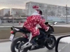 Дед Мороз-байкер колесит по улицам Ставрополя