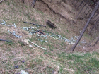 Гора-кольцо в Кисловодске постепенно обрастает мусором и отходами