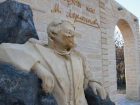 За порчу памятника Лермонтову на Ставрополье заведено уголовное дело