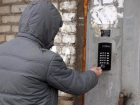 Безопасности жителей ставропольской многоэтажки угрожает поломанный домофон