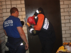 Тело 53-летней женщины нашли за выломанной дверью на Ставрополье