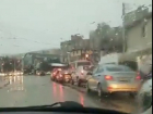 Автохам объезжал огромную пробку по «встречке» и попал на видео в Ставрополе
