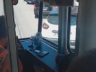 Припаркованный автомобиль перегородил проезд трамваю в Пятигорске