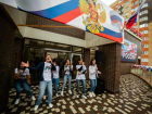 Жители «Перспективного» отметили День России праздничным концертом на балконе