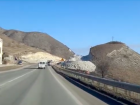 «Об этом надо кричать»: чтобы расширить дорогу в Кисловодск власти срезают горы