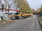 Перекрывшая дорогу строительная техника возмутила жительницу Ставрополя
