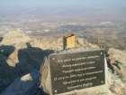 Вандалы спилили крест, установленный казаками на вершине горы в МинВодах