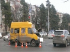 Трое подростков и двое взрослых попали в больницу после столкновения двух маршруток в Ставрополе