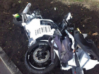 Молодой мотоциклист разбился насмерть в страшном ДТП на перекрестке в Ставрополе