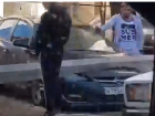 Появилось видео последствий падения столба на припаркованные машины в Ставрополе