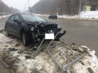Пьяный и бесправный водитель "Пежо" снес ограждение на дороге в Ставрополе 