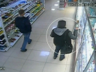 Любительница бесплатного парфюма совершила кражу духов прямо под камерой видеонаблюдения на Ставрополье