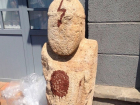Изрисовавшего каменные фигуры на входе в музей хулигана поймали в Ставрополе