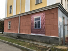 «Нет окна - нарисуй», - ставропольчане о приклеенном рисунке на фасаде дома в центре  