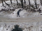 Неизвестные нагло закопали машину ставропольца в мокрый снег