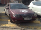 Автохам на "Лифане" припарковал машину на "зебре" перед драмтеатром в Ставрополе