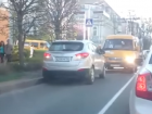 Батл автохама и маршрутки в центре Ставрополя попал на видео