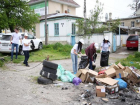 Работники Верхнего рынка и горожане убрали мусор с территории торговых рядов в Пятигорске